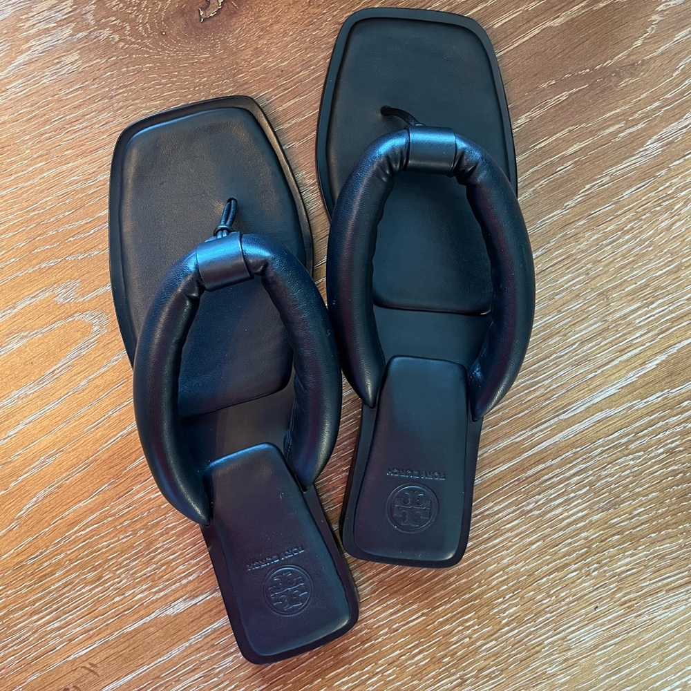 NWOB Tory Burch Black Leather Sandals Nevada Retro Puffy Thong size 11